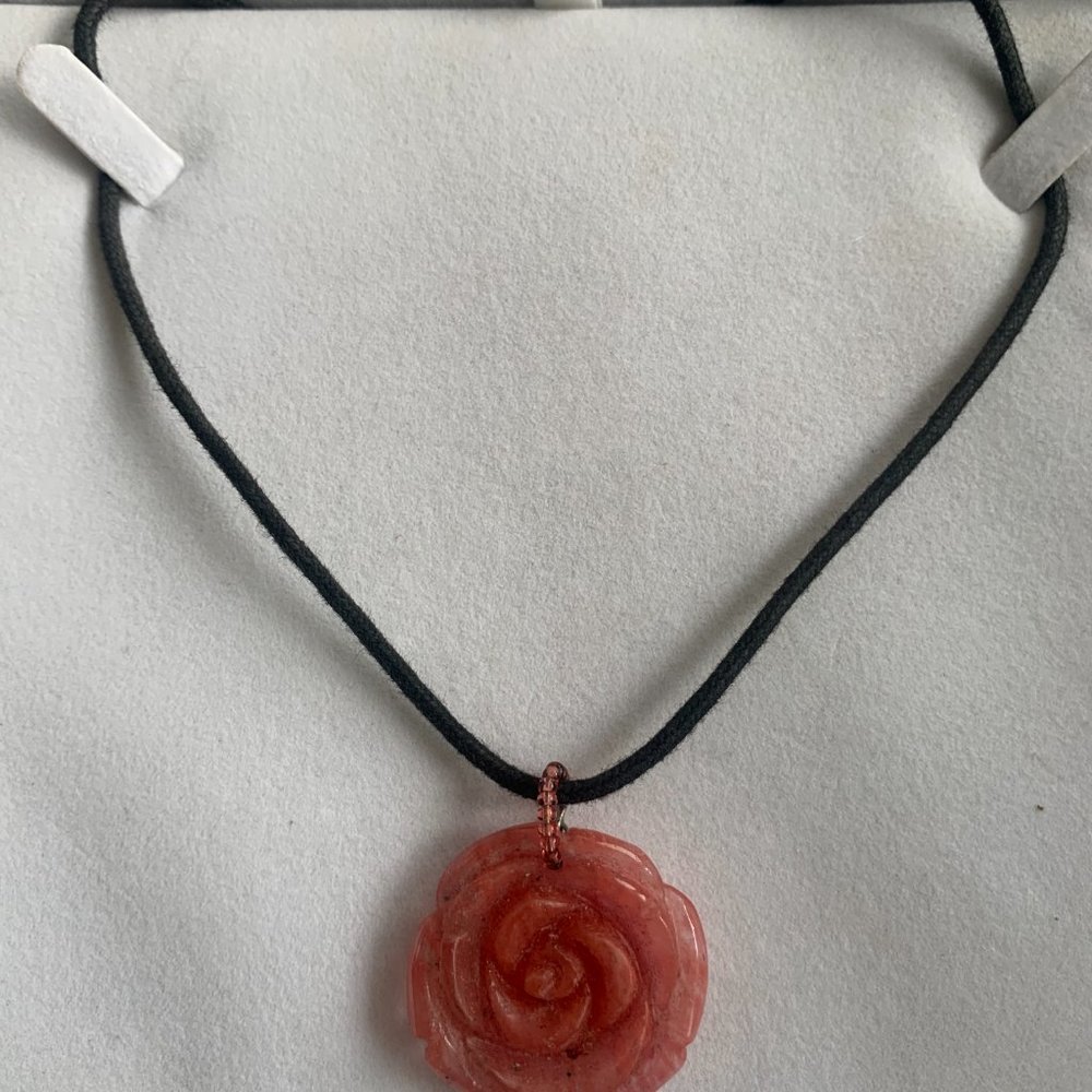 Rose necklace - Picture 2 of 2